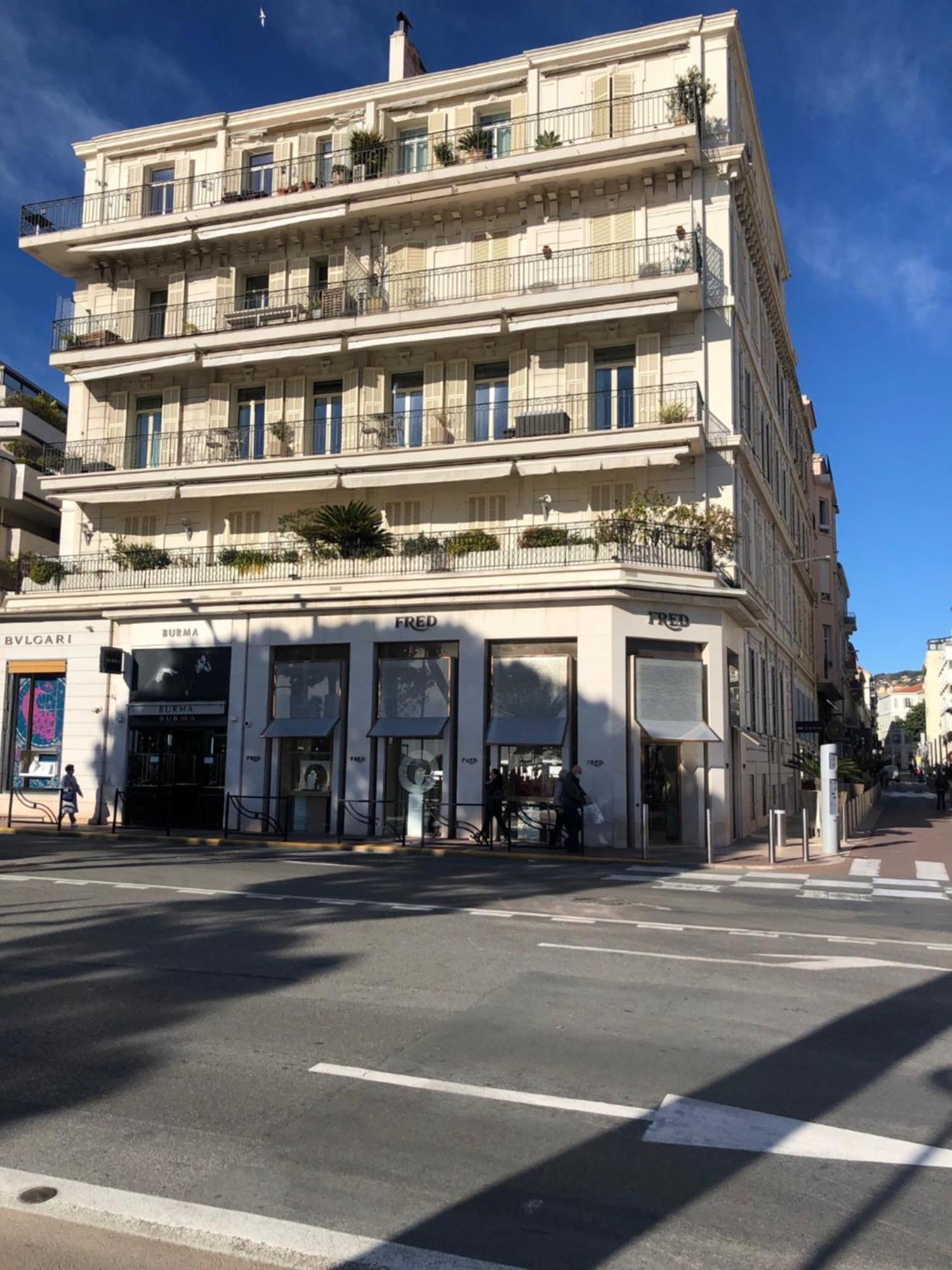 Brand New In The Heart Of * Cannes